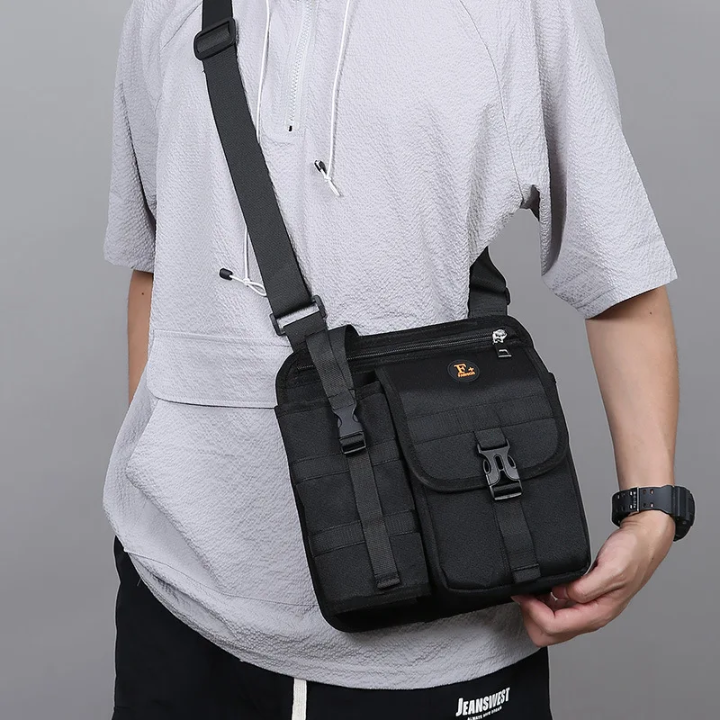 sac bandoulière tactique avec porte-bouteille intégré